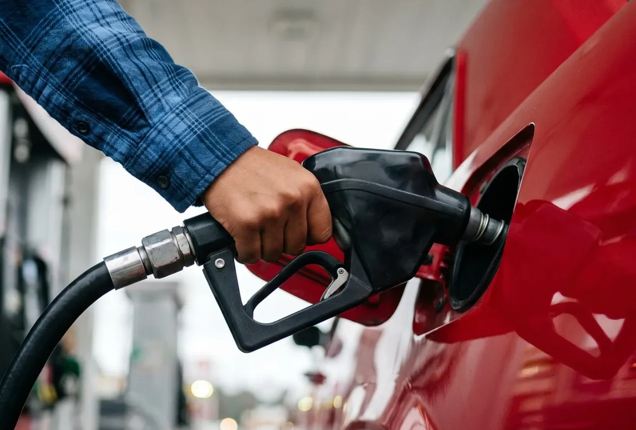 CARBURANTI, PREZZI ANCORA IN RIALZO: BENZINA A 2,155 EURO, GASOLIO A 2,335