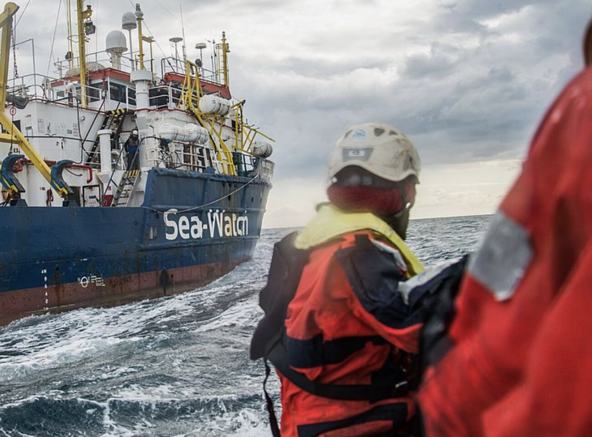 Sea-Watch fermata per 45 giorni: multa da 7.500 euro
