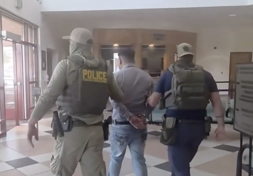 Stati Uniti: record di arresti dell’ICE, l’amministrazione Trump rafforza la lotta contro immigrazione irregolare, criminalità e traffico di droga