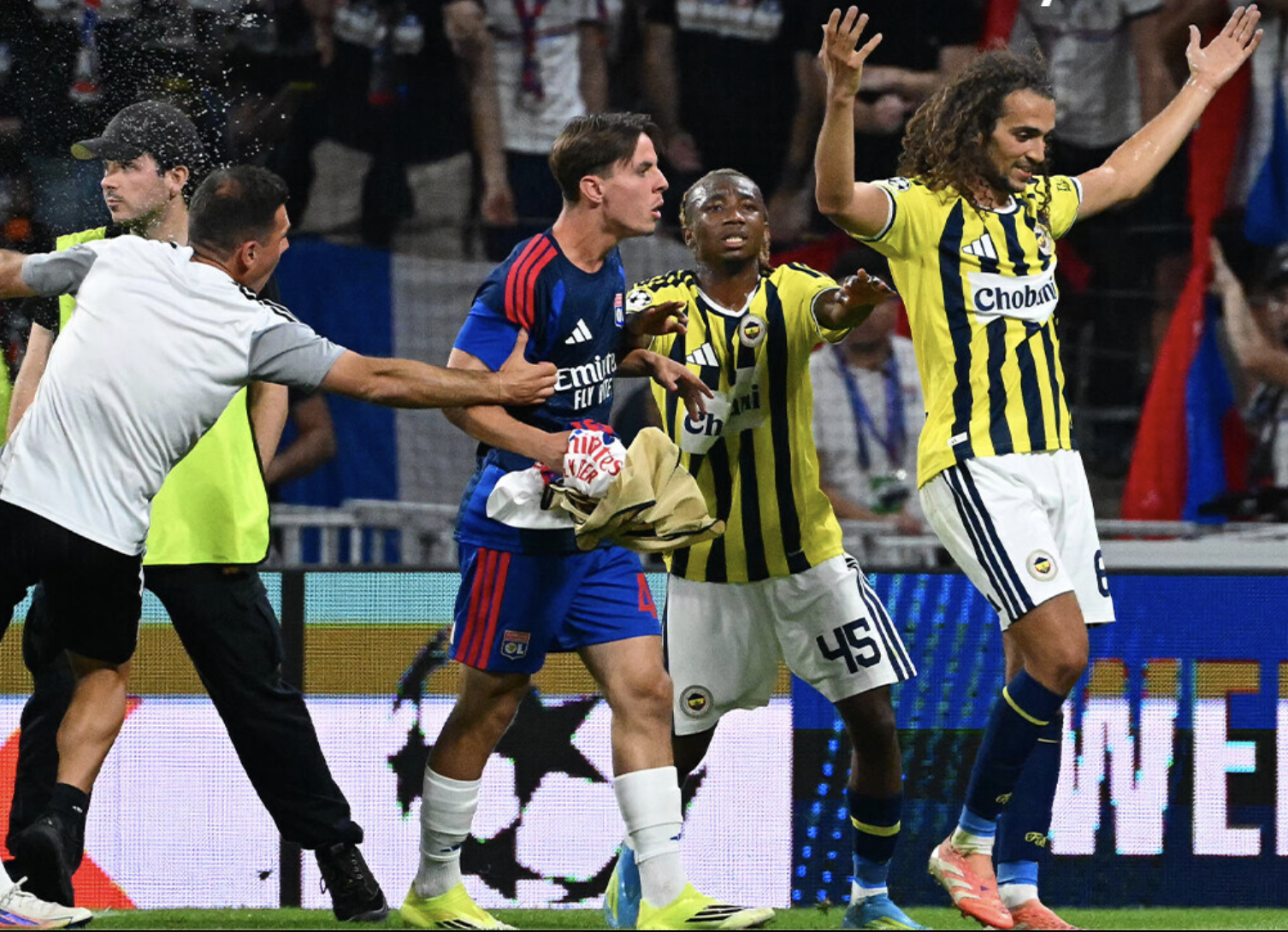 Champions League, impresa storica del Fenerbahçe: elimina il Lione e riporta la Turchia nella fase campionato
