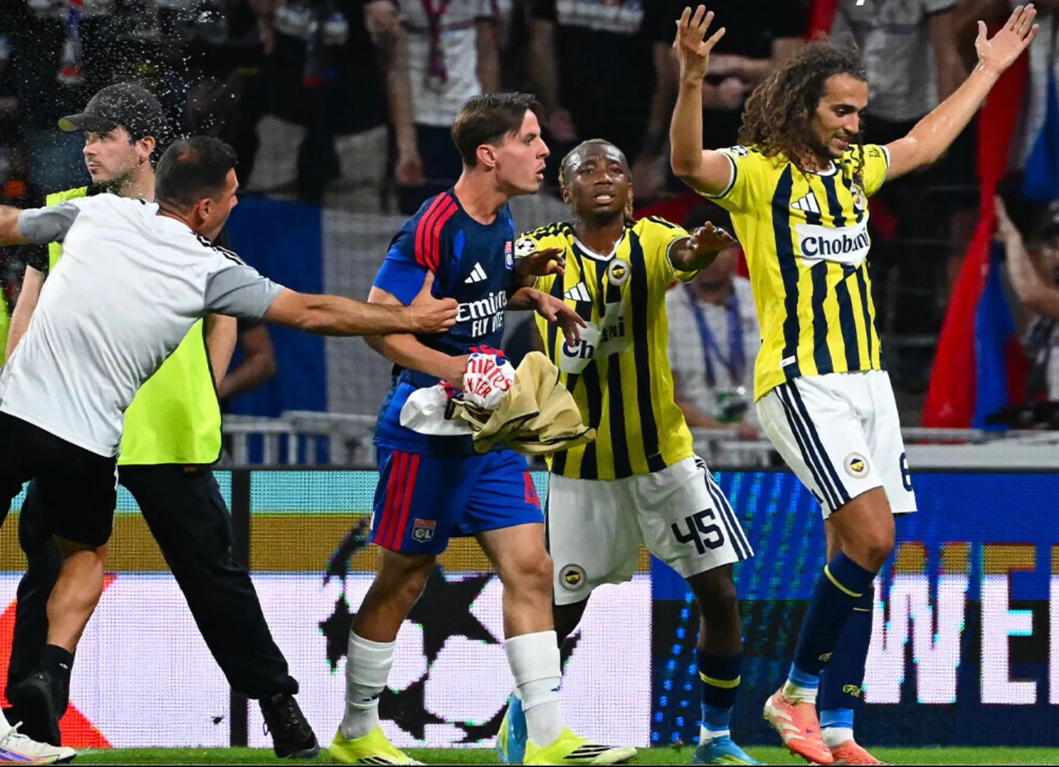 Champions League, impresa storica del Fenerbahçe: elimina il Lione e riporta la Turchia nella fase campionato