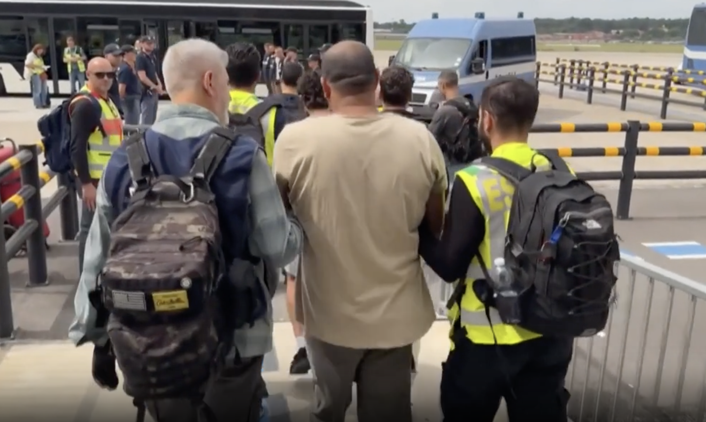 Contrasto all’immigrazione irregolare: rimpatriati in Egitto 23 cittadini egiziani