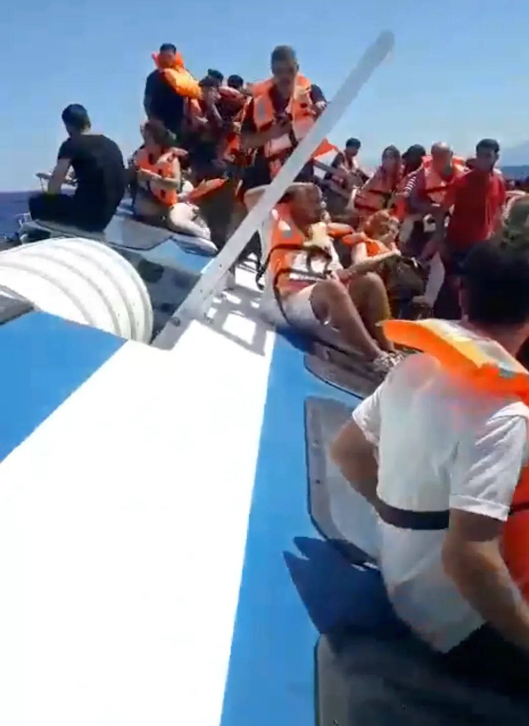 Dramma in mare a Kyrenia: nave passeggeri si capovolge, 8 morti e 172 persone salvate