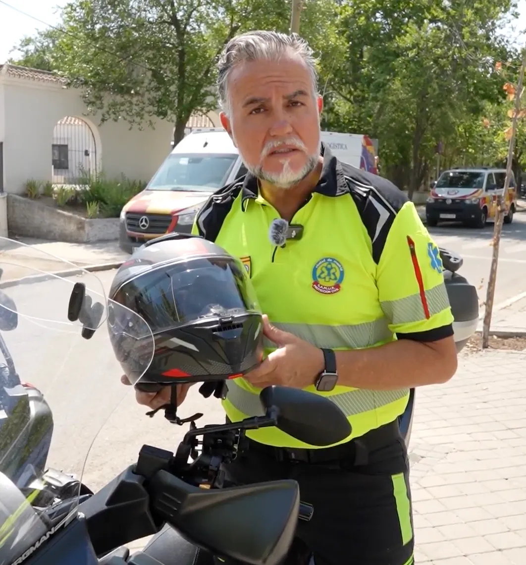 SPAGNA, DAL 1° OTTOBRE CAMBIANO LE REGOLE PER MOTO E SCOOTER: NUOVI OBBLIGHI PER CASCHI, GUANTI E CALZATURE