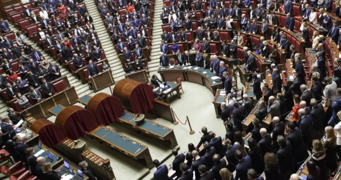 LA POLITICA DELLE POLTRONE: CHI PENSA DAVVERO AL POPOLO?