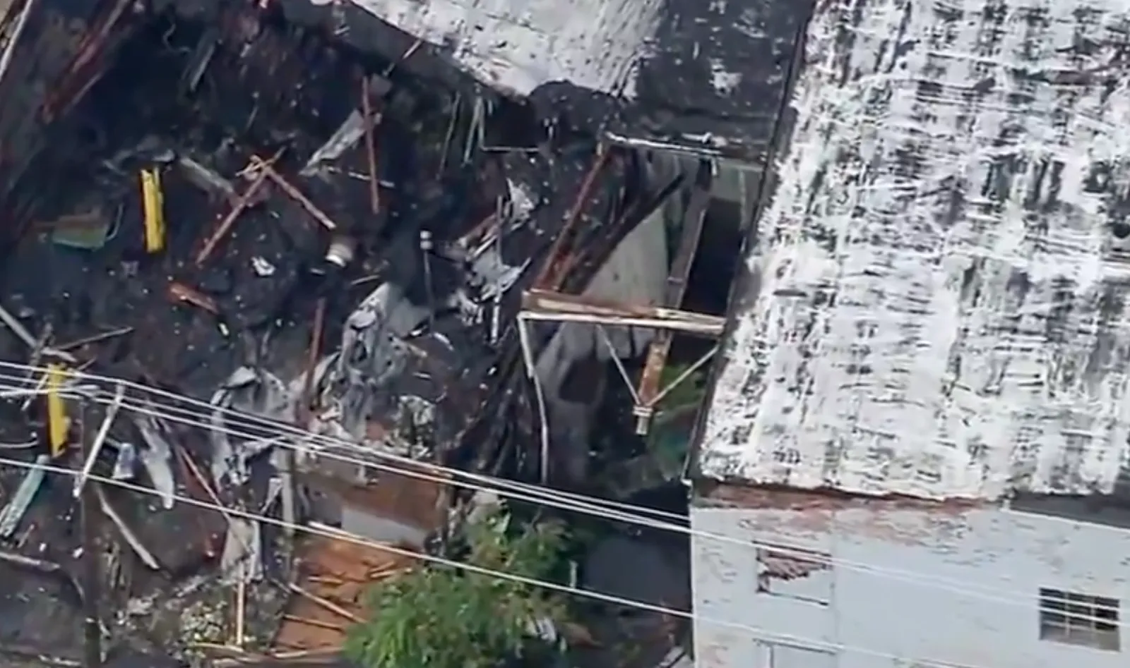 FORTI TEMPESTE DEVASTANO DETROIT: OLTRE 300MILA PERSONE AL BUIO IN MICHIGAN