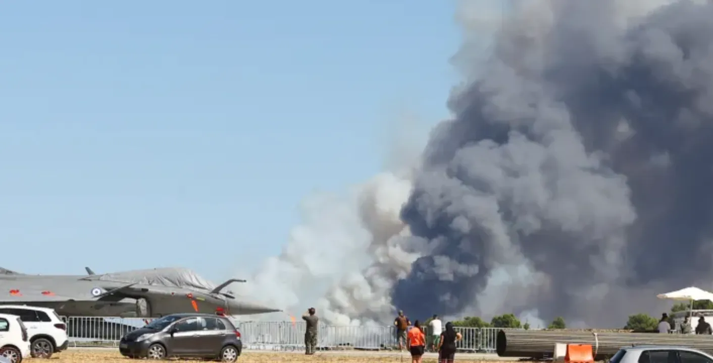 GRECIA, TRAGEDIA ALL’AIR SHOW: DUE PILOTI DEL PHANTOM COINVOLTI NELLO SCHIANTO