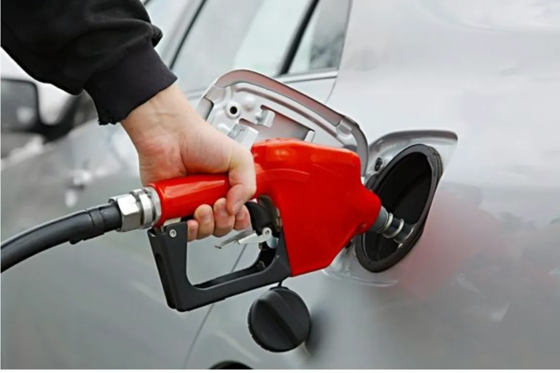 CARBURANTI, MIMIT: BENZINA A 2,077 EURO AL LITRO, GASOLIO A 2,184 EURO