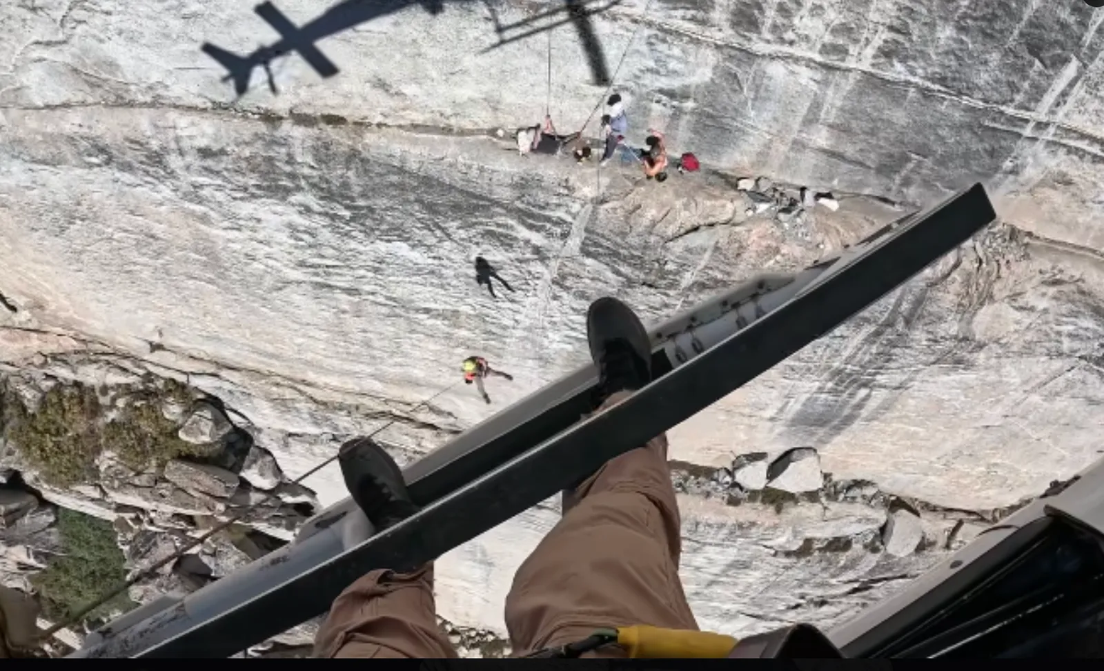 STATI UNITI: PRECIPITA PER 213 METRI DURANTE L’ARRAMPICATA, SALVATO