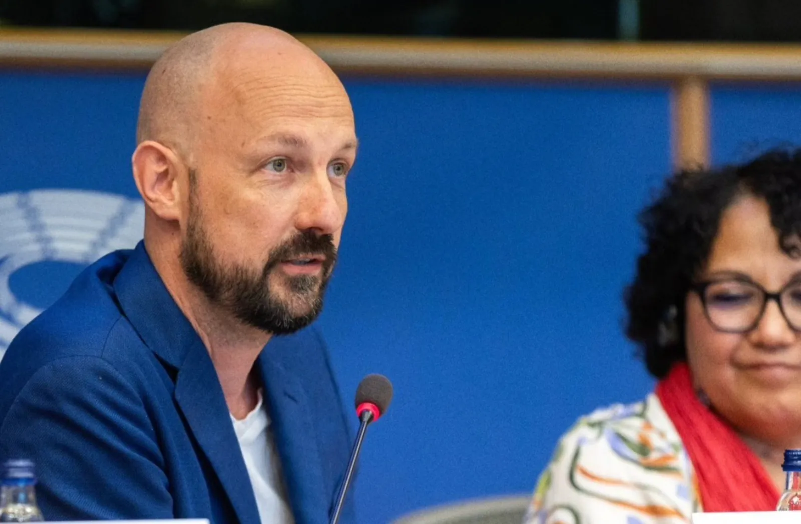 UE: BOTENGA CONTRO VON DER LEYEN, “ARROGANZA E RESPONSABILITÀ SUL CARO ENERGIA E SULLE GUERRE”