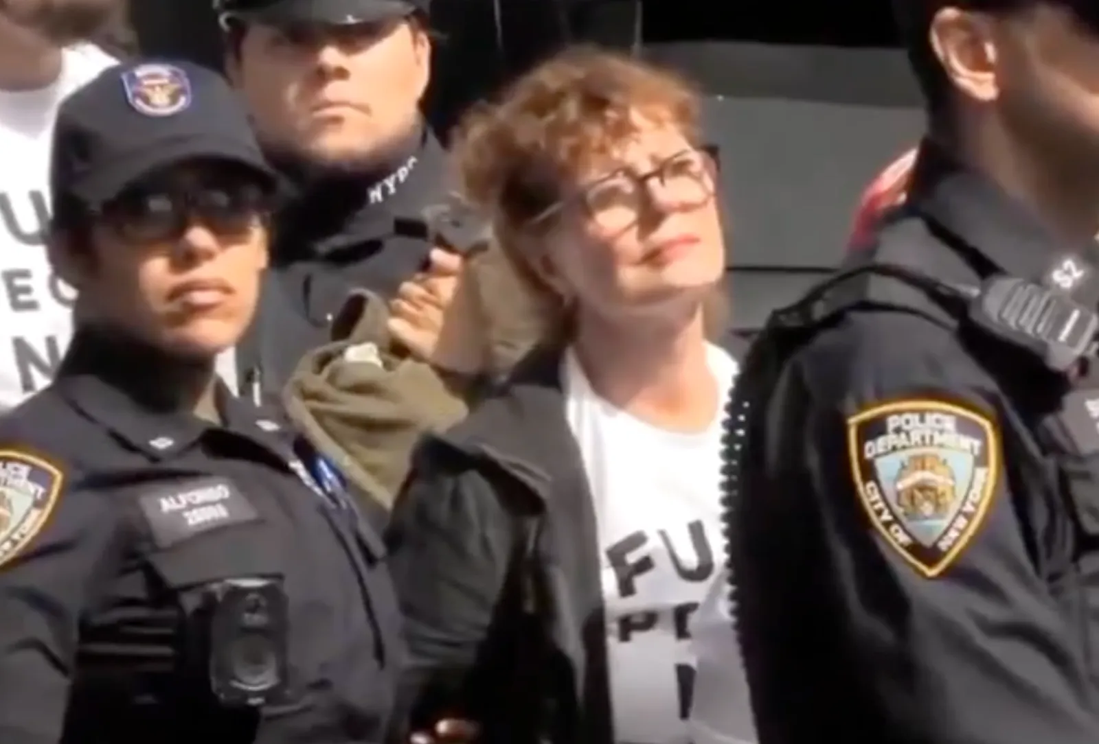 SUSAN SARANDON FERMATA A NEW YORK DURANTE LA PROTESTA CONTRO NETANYAHU ALL’ONU