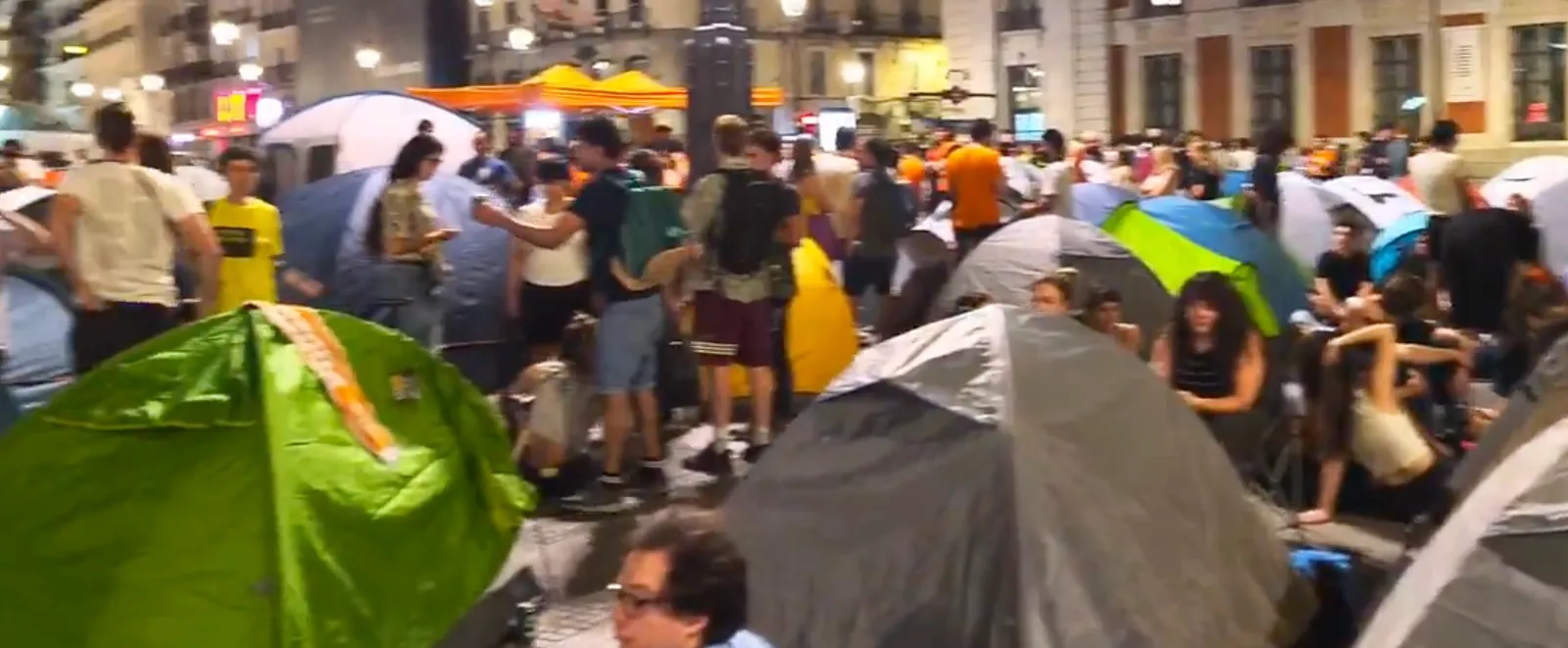 MADRID, NOTTE DI MOBILITAZIONE A SOL: CIRCA 150 TENDE NELLA PIAZZA