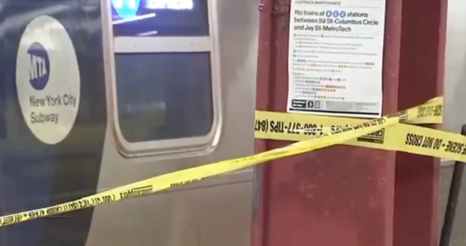 NEW YORK, MUORE TRASCINATO DAL TRENO: LA BORSA DELLA SPESA RESTA INCASTRATA NELLE PORTE DELLA METROPOLITANA