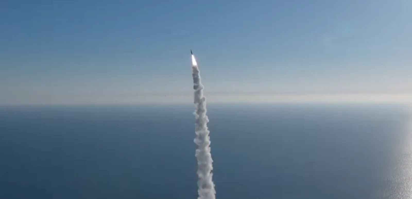 Corea del Nord lancia due missili balistici verso il Mar del Giappone, Tokyo rafforza l’allerta