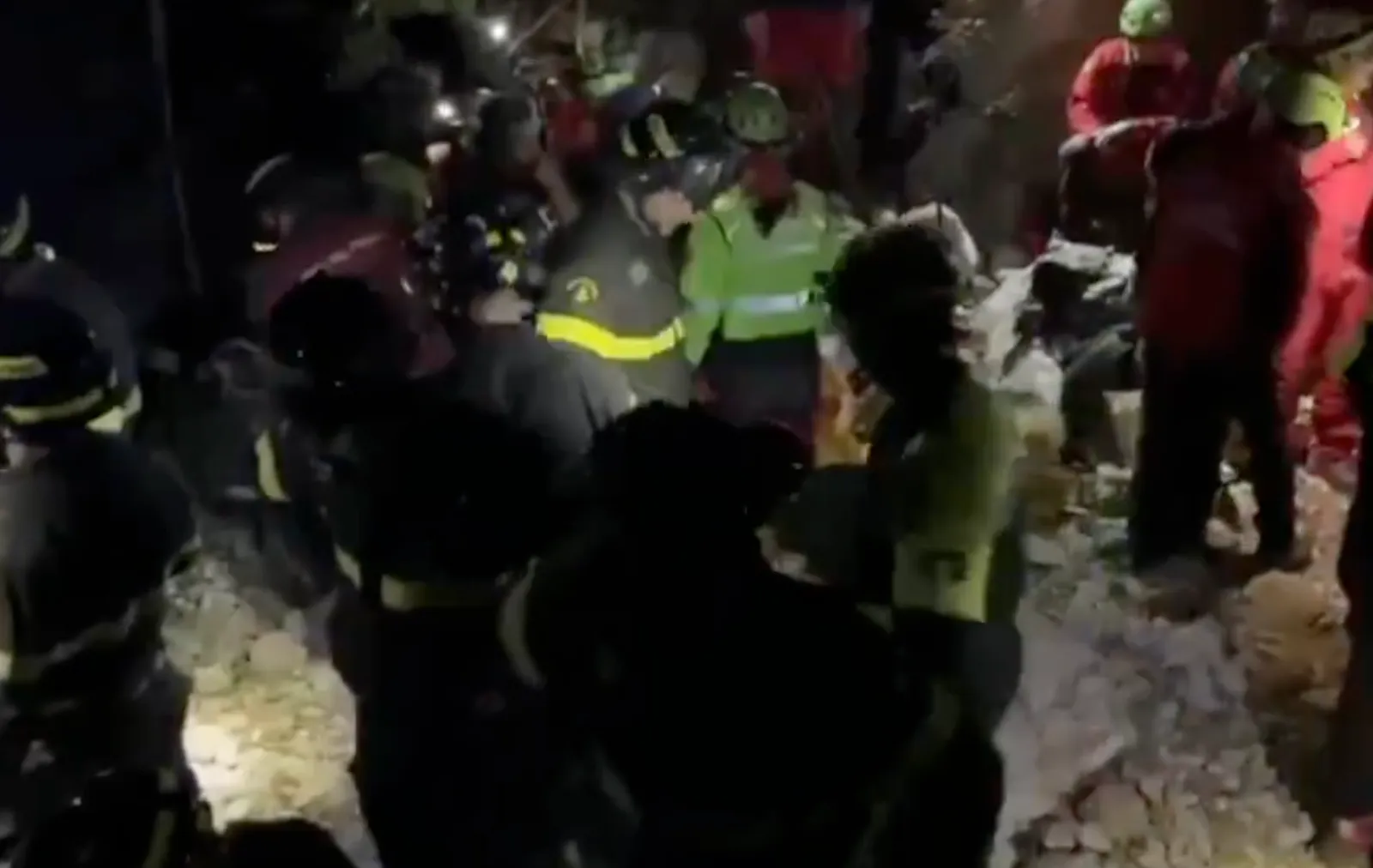 SARDEGNA: SPELEOLOGO BLOCCATO IN UNA GROTTA A 10 METRI DI PROFONDITÀ, SOCCORSI IN AZIONE
