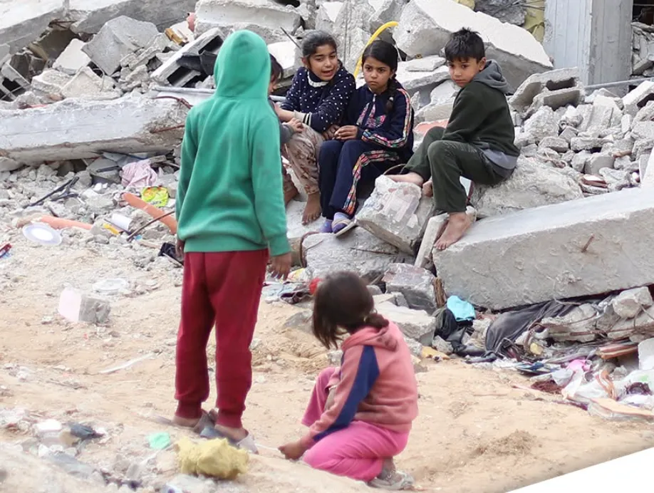 GAZA, 60MILA BAMBINI ORFANI: LA GUERRA CONTINUA SOTTO GLI OCCHI DEL MONDO