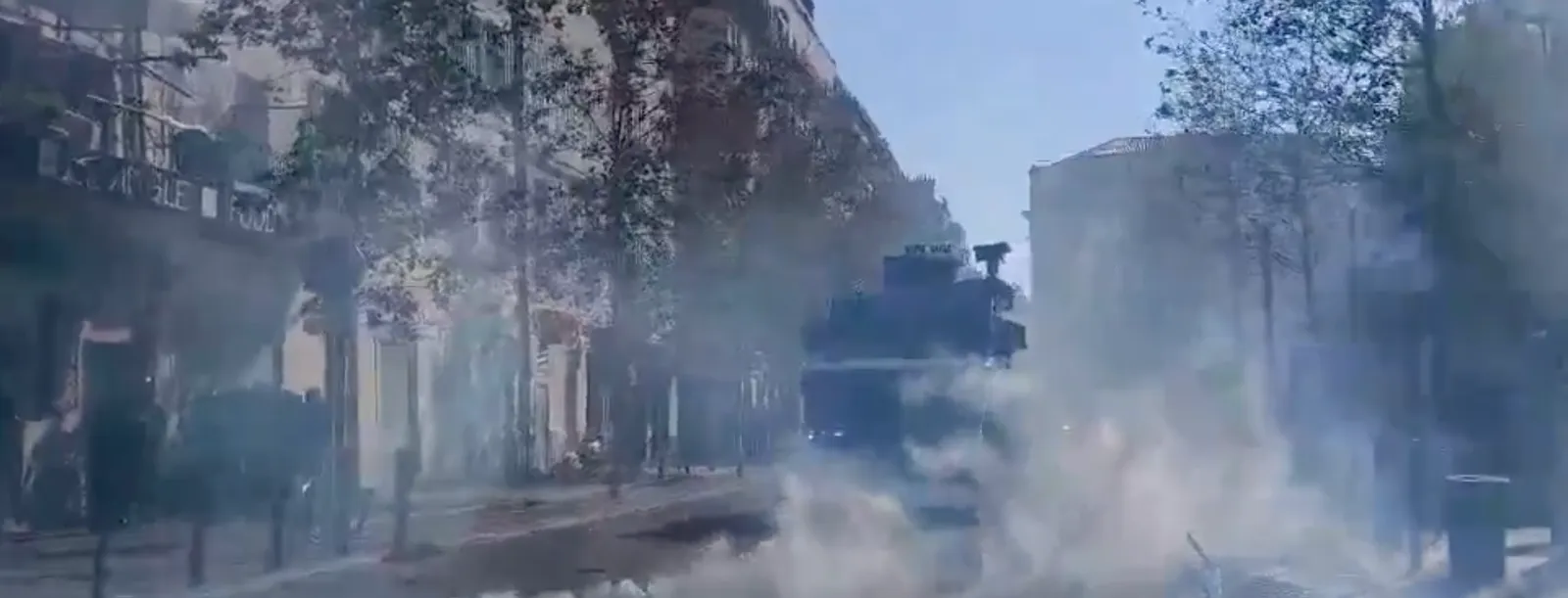 MARSIGLIA, MANIFESTANTI IRROMPONO NEL MUNICIPIO: IL SINDACO BENOÎT PAYAN ANNUNCIA RINFORZI DELLE FORZE DELL’ORDINE