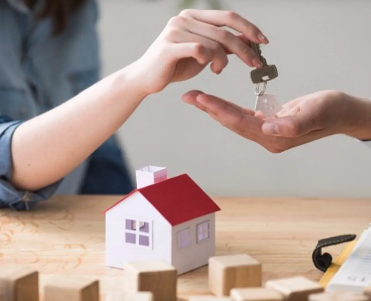 CASA, PREZZI FUORI CONTROLLO: ROMA, MILANO, FIRENZE E BOLOGNA SEMPRE PIÙ INACCESSIBILI