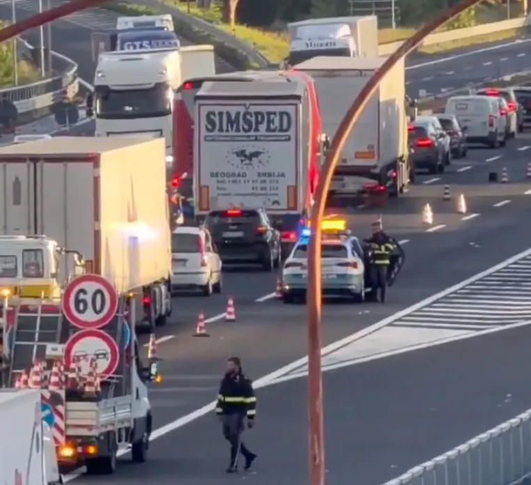 CASERTA: PROTESTA DEGLI AUTOTRASPORTATORI, LA POLIZIA IDENTIFICA I MANIFESTANTI. AVVIATA LA LIBERAZIONE GRADUALE DEI PRESIDI