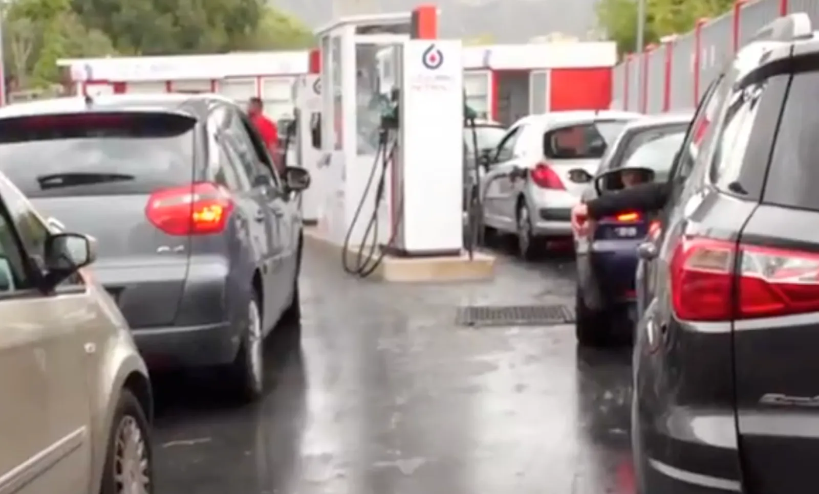 ITALIA, PROTESTA DEI TIR: IL SUD IN AFFANNO TRA CARENZE DI CARBURANTE, CODE E POLEMICHE