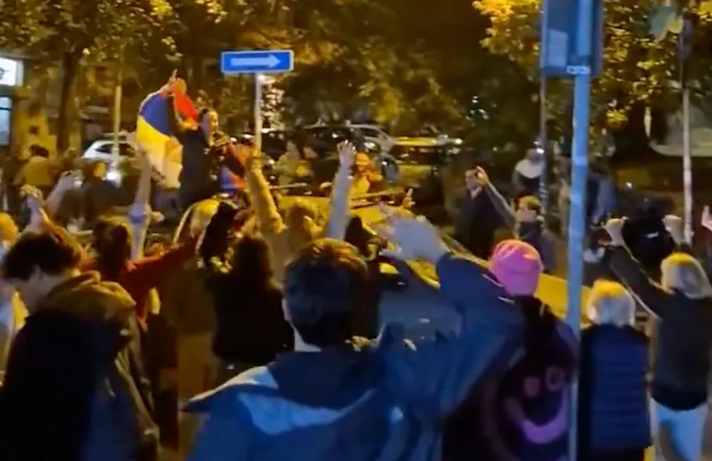 SERBIA: TERREMOTO ELETTORALE, LA LISTA DEGLI STUDENTI VERSO LA MAGGIORANZA. VUCIC AMMETTE LA SCONFITTA: “ABBIAMO PERSO”
