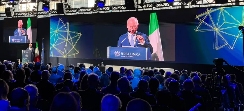 INDUSTRIA CHIMICA, L’EUROPA PERDE 37 MILIONI DI TONNELLATE DI CAPACITÀ PRODUTTIVA: IN ITALIA PRODUZIONE OLTRE IL 13% SOTTO I LIVELLI DEL 2021
